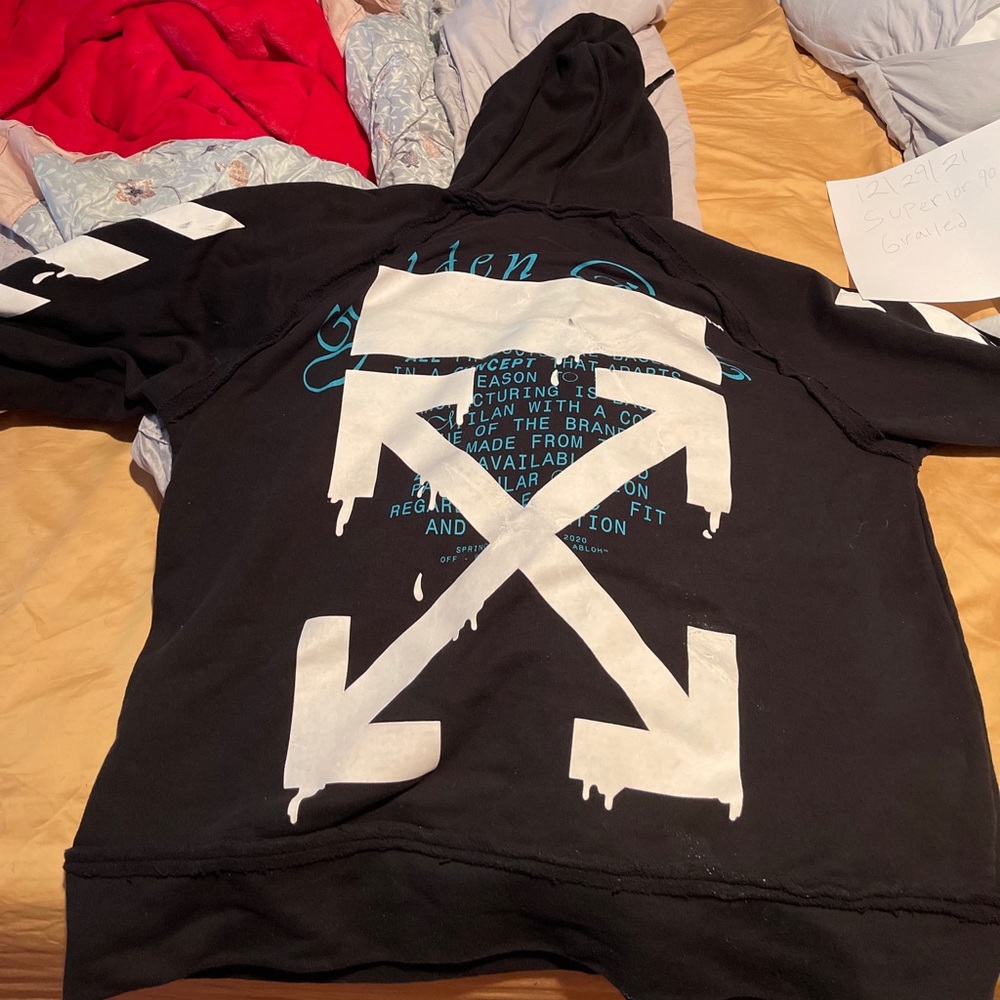 SZ S runs oversized then washed it in the washer 100% authentic fast shipping!!